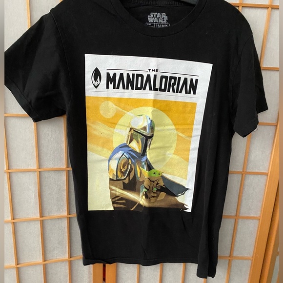 Star Wars Black Mandalorian Grogu Baby Yoda Graphic Tee Mens Size Small - Picture 1 of 3